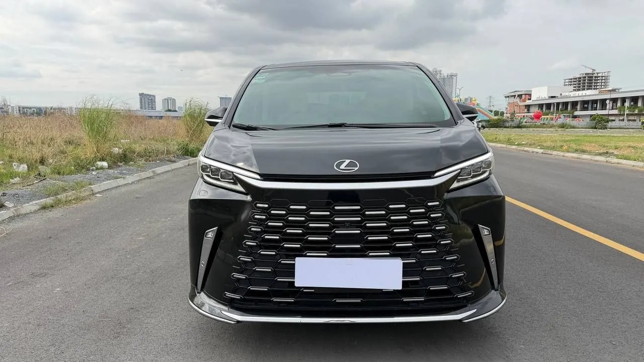 2024 Lexus LM350h