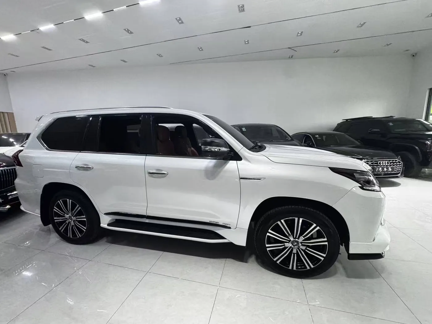 2021 Lexus LX570 VIP四座